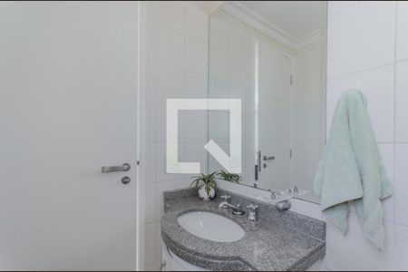 Apartamento à venda com 246m², 3 quartos e 2 vagas Apartamento à venda com 246m², 3 quartos e 2 vagasBanheiro da Suíte