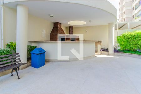 Apartamento à venda com 246m², 3 quartos e 2 vagas Apartamento à venda com 246m², 3 quartos e 2 vagasÁrea comum - Churrasqueira