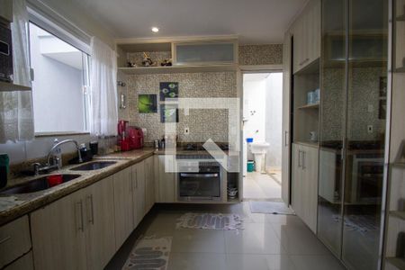 Casa de condomínio para alugar com 250m², 4 quartos e 2 vagas Casa de condomínio para alugar com 250m², 4 quartos e 2 vagasCozinha e Área de Serviço