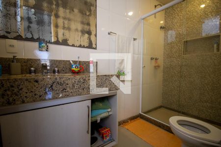 Casa de condomínio para alugar com 250m², 4 quartos e 2 vagas Casa de condomínio para alugar com 250m², 4 quartos e 2 vagasBanheiro da Suíte 4