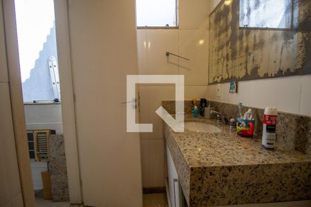 Casa de condomínio para alugar com 250m², 4 quartos e 2 vagas Casa de condomínio para alugar com 250m², 4 quartos e 2 vagasBanheiro da Suíte 4