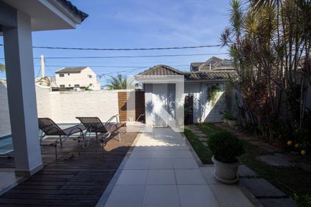 Casa de condomínio para alugar com 250m², 4 quartos e 2 vagas Casa de condomínio para alugar com 250m², 4 quartos e 2 vagasQuintal