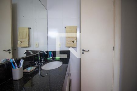 Casa de condomínio para alugar com 250m², 4 quartos e 2 vagas Casa de condomínio para alugar com 250m², 4 quartos e 2 vagasBanheiro da Suíte 3