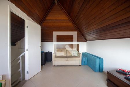 Casa de condomínio para alugar com 250m², 4 quartos e 2 vagas Casa de condomínio para alugar com 250m², 4 quartos e 2 vagasSotão