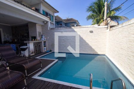 Casa de condomínio para alugar com 250m², 4 quartos e 2 vagas Casa de condomínio para alugar com 250m², 4 quartos e 2 vagasPiscina