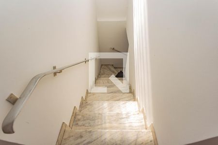 Casa à venda com 390m², 3 quartos e 2 vagasEscada