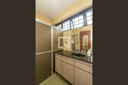 Casa à venda com 278m², 4 quartos e 4 vagas Casa à venda com 278m², 4 quartos e 4 vagasBanheiro Social