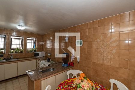 Casa à venda com 278m², 4 quartos e 4 vagas Casa à venda com 278m², 4 quartos e 4 vagasCozinha