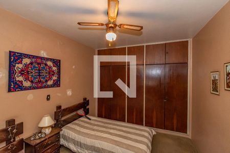 Casa à venda com 278m², 4 quartos e 4 vagas Casa à venda com 278m², 4 quartos e 4 vagasQuarto 2