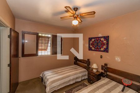 Casa à venda com 278m², 4 quartos e 4 vagas Casa à venda com 278m², 4 quartos e 4 vagasQuarto 2