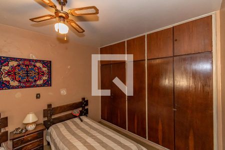 Casa à venda com 278m², 4 quartos e 4 vagas Casa à venda com 278m², 4 quartos e 4 vagasQuarto 2