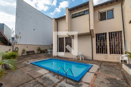Casa à venda com 278m², 4 quartos e 4 vagas Casa à venda com 278m², 4 quartos e 4 vagasPiscina