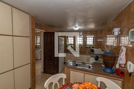 Casa à venda com 278m², 4 quartos e 4 vagas Casa à venda com 278m², 4 quartos e 4 vagasCozinha