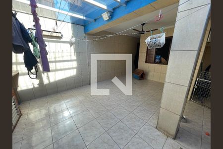 Casa à venda com 130m², 4 quartos e 3 vagas Casa à venda com 130m², 4 quartos e 3 vagasQuintal