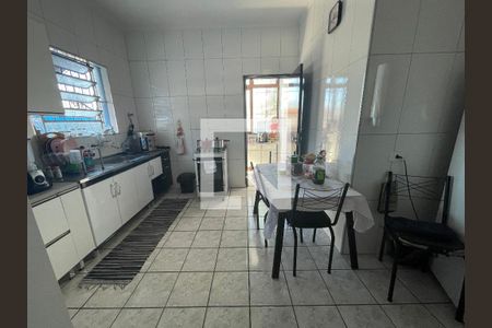 Casa à venda com 130m², 4 quartos e 3 vagas Casa à venda com 130m², 4 quartos e 3 vagasCozinha