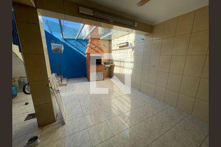 Casa à venda com 130m², 4 quartos e 3 vagas Casa à venda com 130m², 4 quartos e 3 vagasQuintal