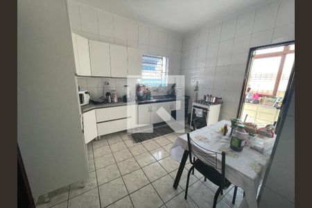 Casa à venda com 130m², 4 quartos e 3 vagas Casa à venda com 130m², 4 quartos e 3 vagasCozinha