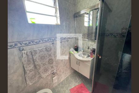 Casa à venda com 130m², 4 quartos e 3 vagas Casa à venda com 130m², 4 quartos e 3 vagasBanheiro 2