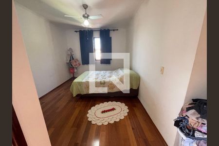 Casa à venda com 130m², 4 quartos e 3 vagas Casa à venda com 130m², 4 quartos e 3 vagasSuíte