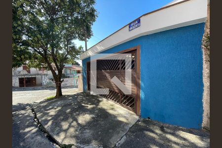 Casa à venda com 130m², 4 quartos e 3 vagas Casa à venda com 130m², 4 quartos e 3 vagasFachada
