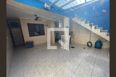 Casa à venda com 130m², 4 quartos e 3 vagas Casa à venda com 130m², 4 quartos e 3 vagasQuintal