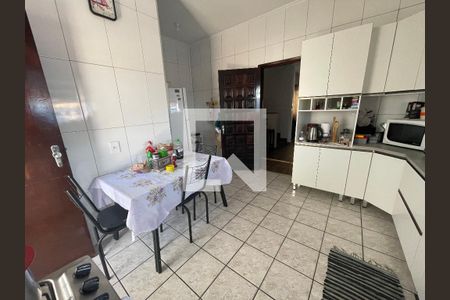 Casa à venda com 130m², 4 quartos e 3 vagas Casa à venda com 130m², 4 quartos e 3 vagasCozinha