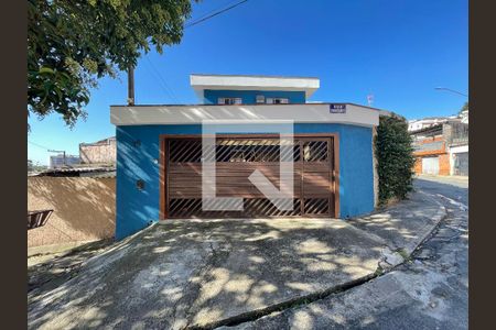 Casa à venda com 130m², 4 quartos e 3 vagas Casa à venda com 130m², 4 quartos e 3 vagasfachada