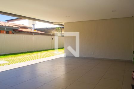 Casa de condomínio à venda com 306m², 3 quartos e sem vaga Casa de condomínio à venda com 306m², 3 quartos e sem vagaGaragem