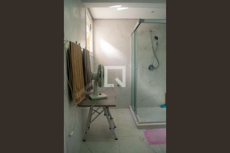 Casa de condomínio à venda com 306m², 3 quartos e sem vaga Casa de condomínio à venda com 306m², 3 quartos e sem vagaBanheiro suite 1