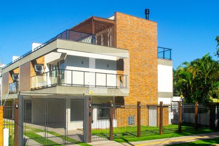 Casa de condomínio à venda com 306m², 3 quartos e sem vaga Casa de condomínio à venda com 306m², 3 quartos e sem vagaFachada