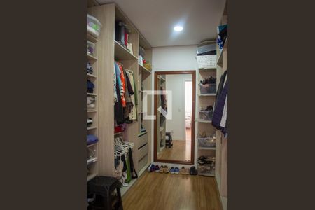 Casa de condomínio à venda com 306m², 3 quartos e sem vaga Casa de condomínio à venda com 306m², 3 quartos e sem vagaCloset suite 1