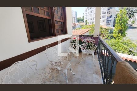 Casa à venda com 300m², 4 quartos e 4 vagas