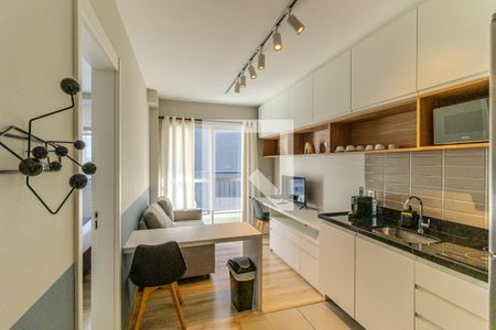 Sala e Cozinha de kitnet/studio à venda com 1 quarto, 28m² em República, São Paulo