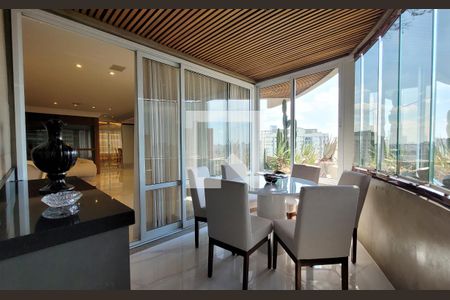 Apartamento à venda com 385m², 4 quartos e 4 vagasVaranda