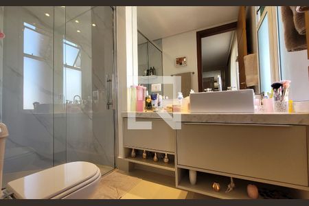 Apartamento à venda com 385m², 4 quartos e 4 vagasBanheiro da suíte