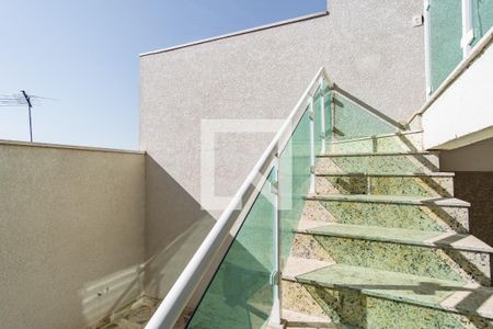 Casa à venda com 170m², 3 quartos e 4 vagasEscada para o Quintal