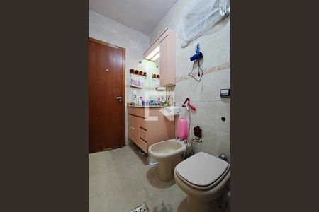 Apartamento à venda com 68m², 2 quartos e 1 vaga Apartamento à venda com 68m², 2 quartos e 1 vagaBanheiro social