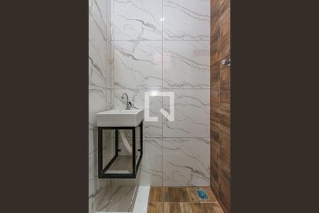 Banheiro de kitnet/studio para alugar com 1 quarto, 9m² em Aparecida 7ª Seção, Belo Horizonte