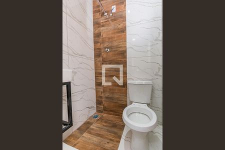Banheiro de kitnet/studio para alugar com 1 quarto, 9m² em Aparecida 7ª Seção, Belo Horizonte