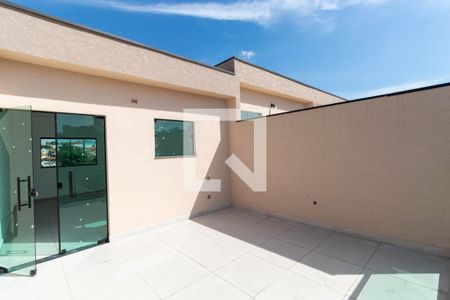 Casa à venda com 117m², 2 quartos e 2 vagas Casa à venda com 117m², 2 quartos e 2 vagasVaranda