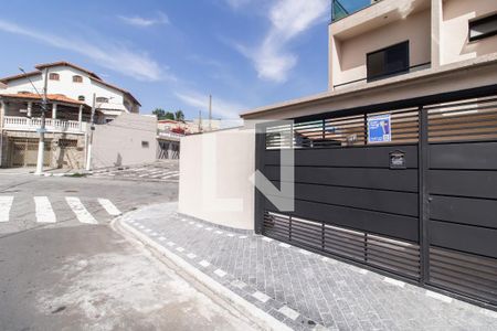 Casa à venda com 106m², 2 quartos e 3 vagas Casa à venda com 106m², 2 quartos e 3 vagasFachada