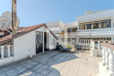 Casa à venda com 385m², 6 quartos e 3 vagas Casa à venda com 385m², 6 quartos e 3 vagasTerraço