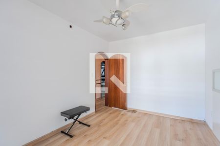 Casa à venda com 385m², 6 quartos e 3 vagas Casa à venda com 385m², 6 quartos e 3 vagasQuarto 3