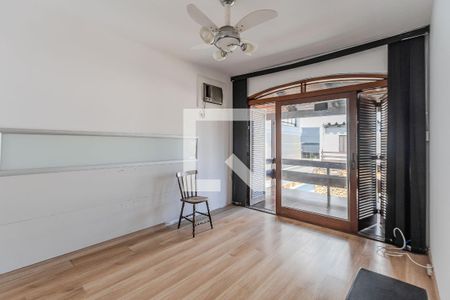 Casa à venda com 385m², 6 quartos e 3 vagas Casa à venda com 385m², 6 quartos e 3 vagasQuarto 3