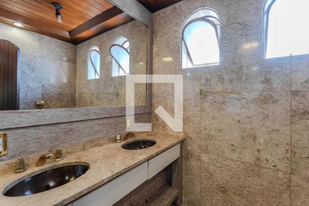 Casa à venda com 385m², 6 quartos e 3 vagas Casa à venda com 385m², 6 quartos e 3 vagasSuíte