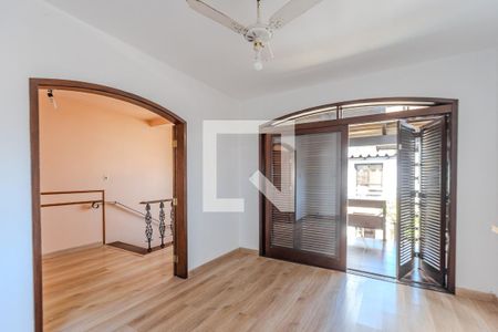 Casa à venda com 385m², 6 quartos e 3 vagas Casa à venda com 385m², 6 quartos e 3 vagasQuarto 5