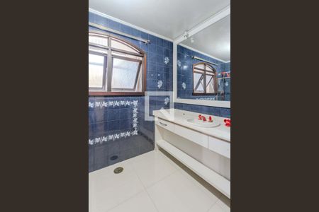 Casa à venda com 385m², 6 quartos e 3 vagas Casa à venda com 385m², 6 quartos e 3 vagasBanheiro 2