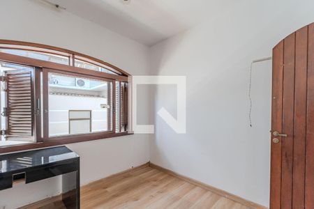 Casa à venda com 385m², 6 quartos e 3 vagas Casa à venda com 385m², 6 quartos e 3 vagasQuarto 2