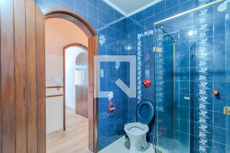 Casa à venda com 385m², 6 quartos e 3 vagas Casa à venda com 385m², 6 quartos e 3 vagasBanheiro 2