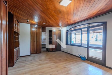 Casa à venda com 385m², 6 quartos e 3 vagas Casa à venda com 385m², 6 quartos e 3 vagasSuíte